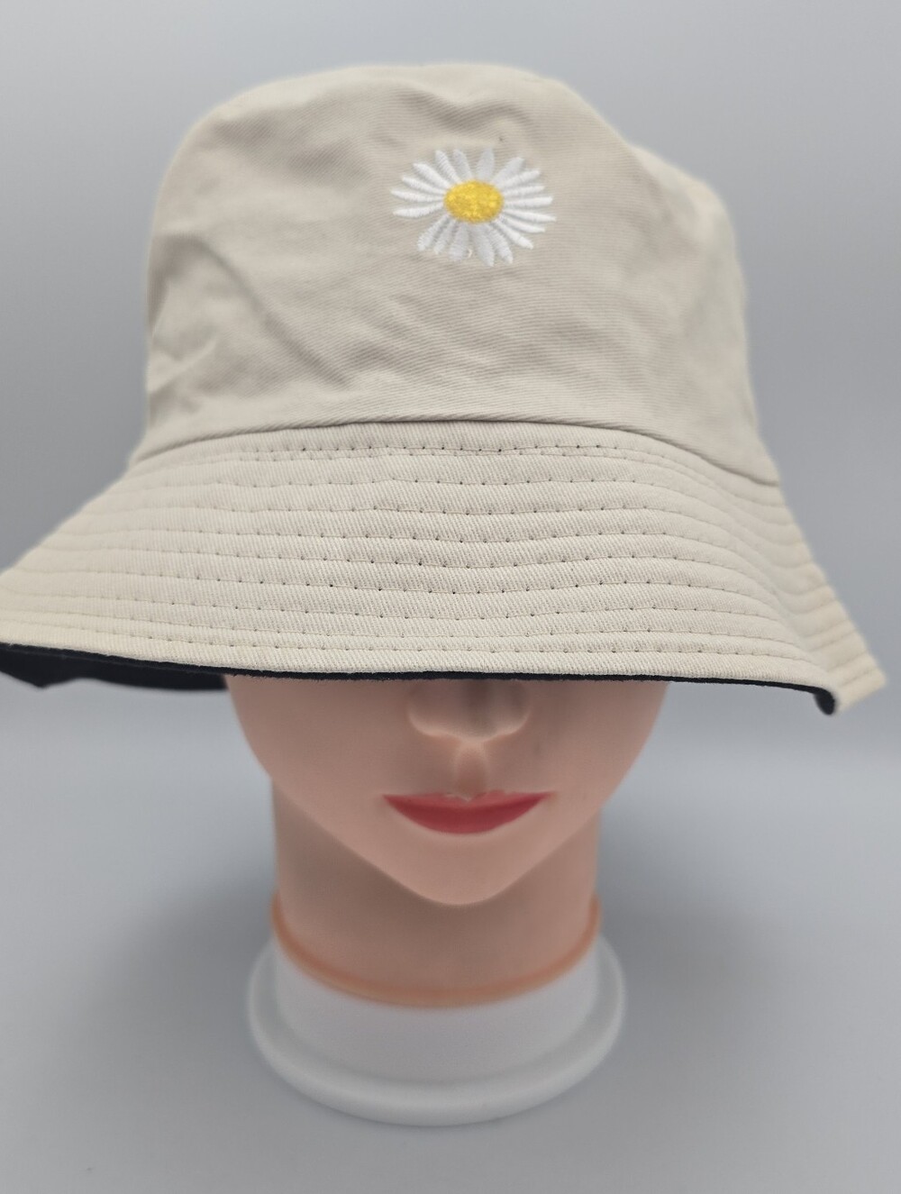 Unbranded Reversible Daisy Embroidered Beige/Black Bucket Hat